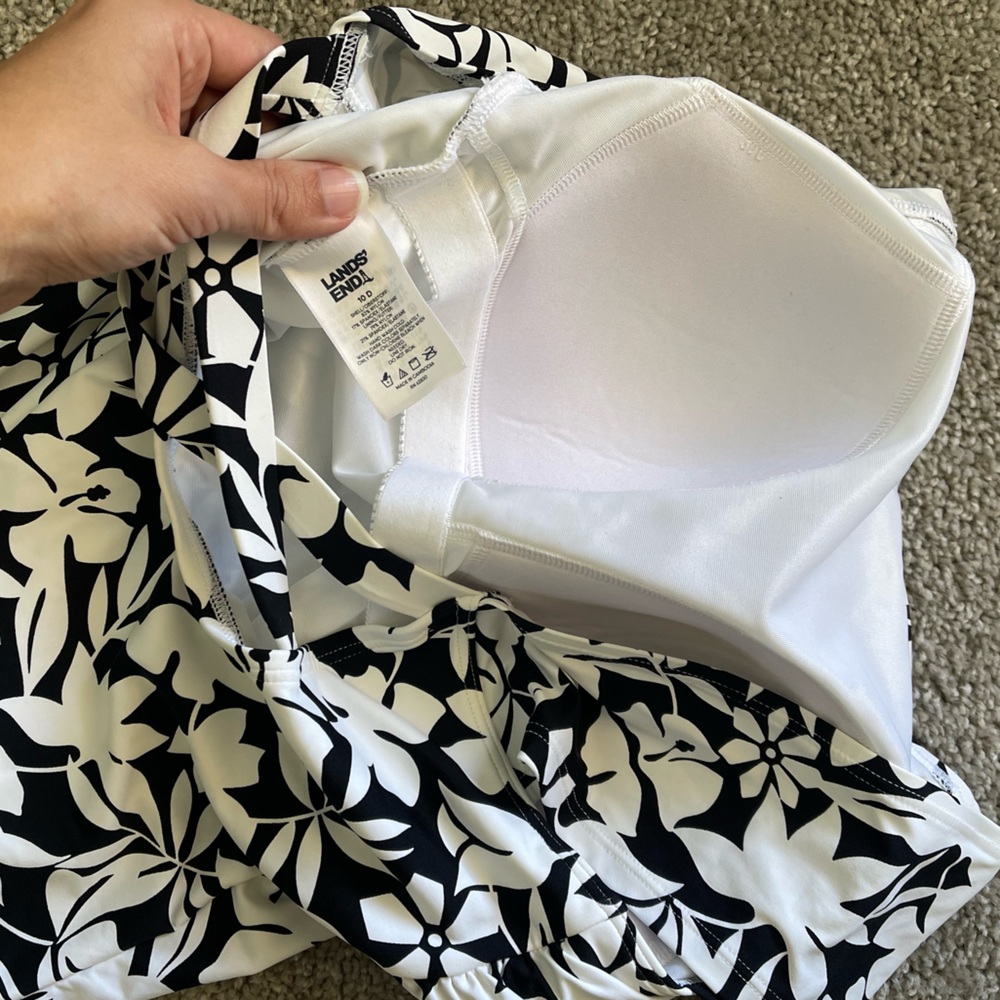 NWT Land’s End Swimsuit - Picture 4 of 7